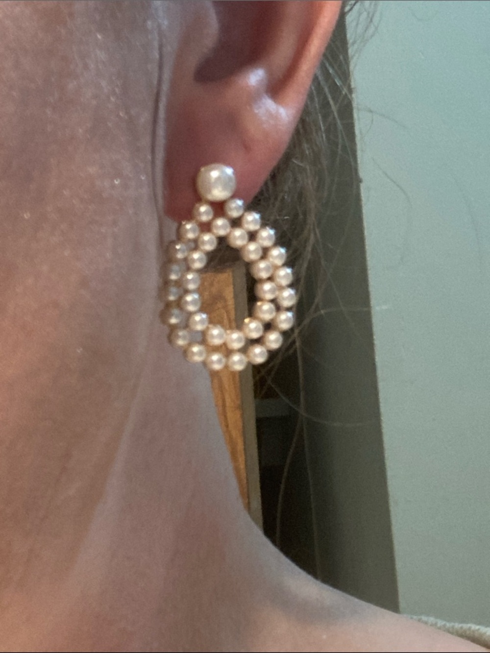 Cute classy faux pearl earrings - Picture 2 of 2